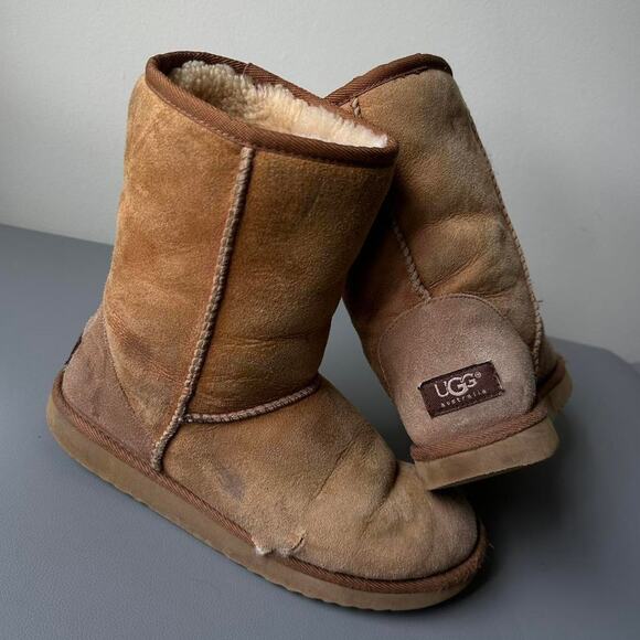 2000s UGG Classics Chestnut Winter Fur Lined Boots - Picture 1 of 8